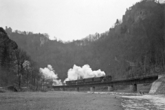 Blick auf Schloß Gößweinstein und die neue Brücke über die Wiesent bei Stempfermühle, 13.1.1932